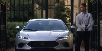 物业拦着车走，这违法吗？