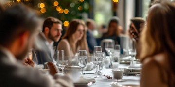 物业请人吃饭合法吗？